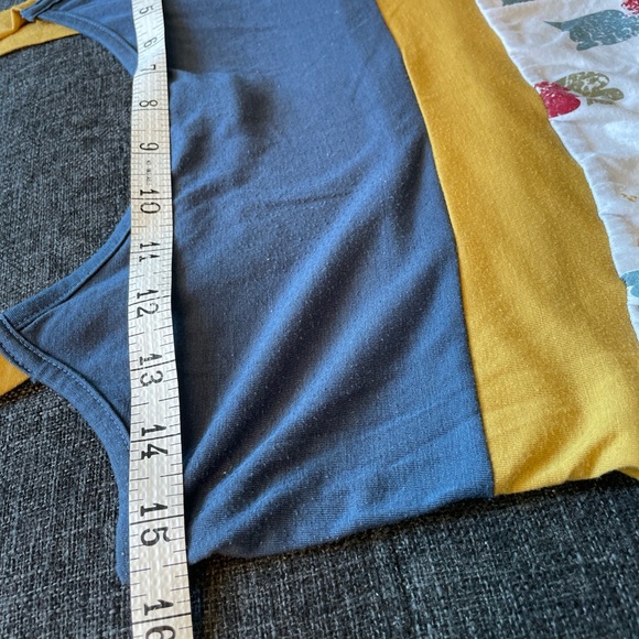 Max Rave size medium top. - Picture 6 of 7